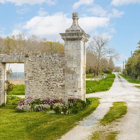 Dom wakacyjny Maison Cosy Dans Un Domaine Le Château-dʼOléron