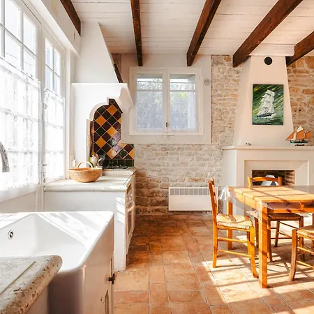 Dom wakacyjny Maison Cosy Dans Un Domaine *